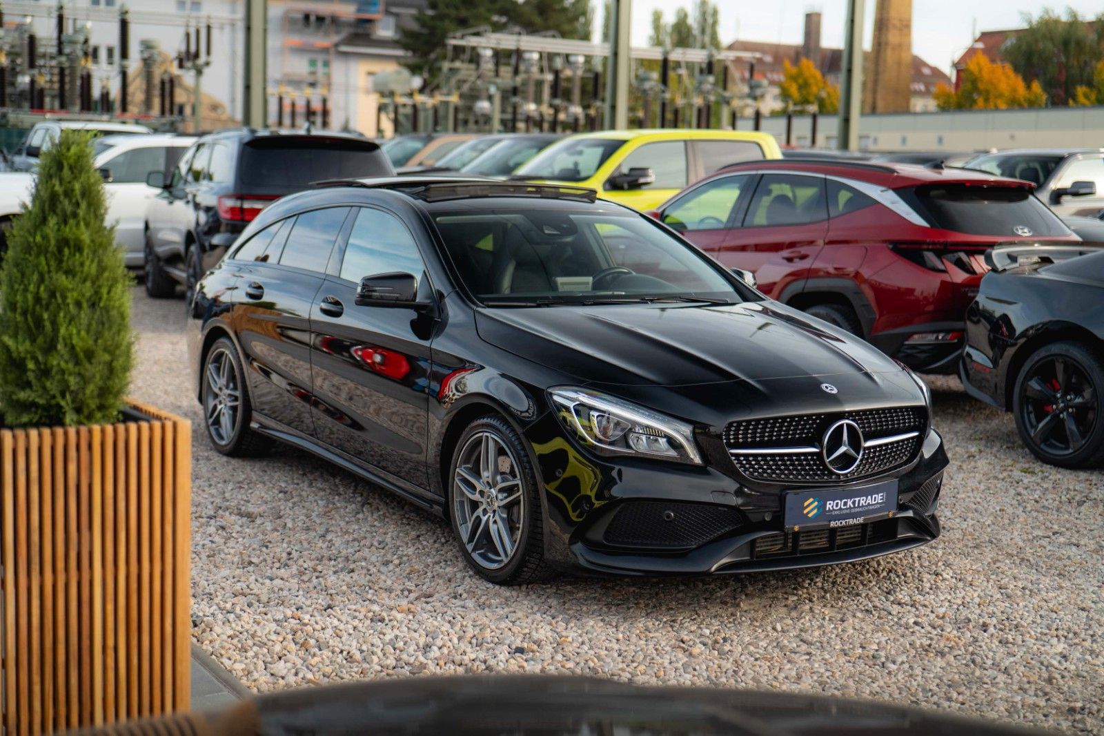 Fahrzeugabbildung Mercedes-Benz CLA 250 Shooting Brake AMG Night-Paket | Pano
