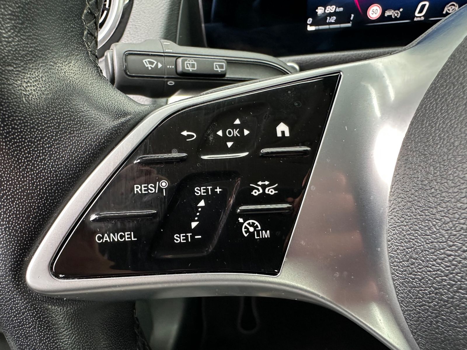 Fahrzeugabbildung Mercedes-Benz GLB 200 d Progressive Advanced NAV+LED+AHK