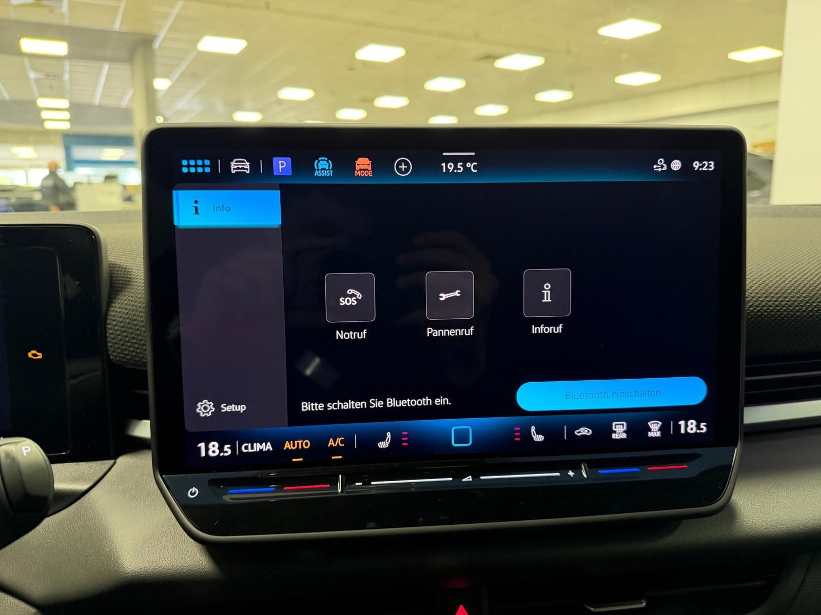 Fahrzeugabbildung Volkswagen T-Roc 1.5 eTSI DSG R-Line+AHK+ACC+TOTWINKEL+RFK+