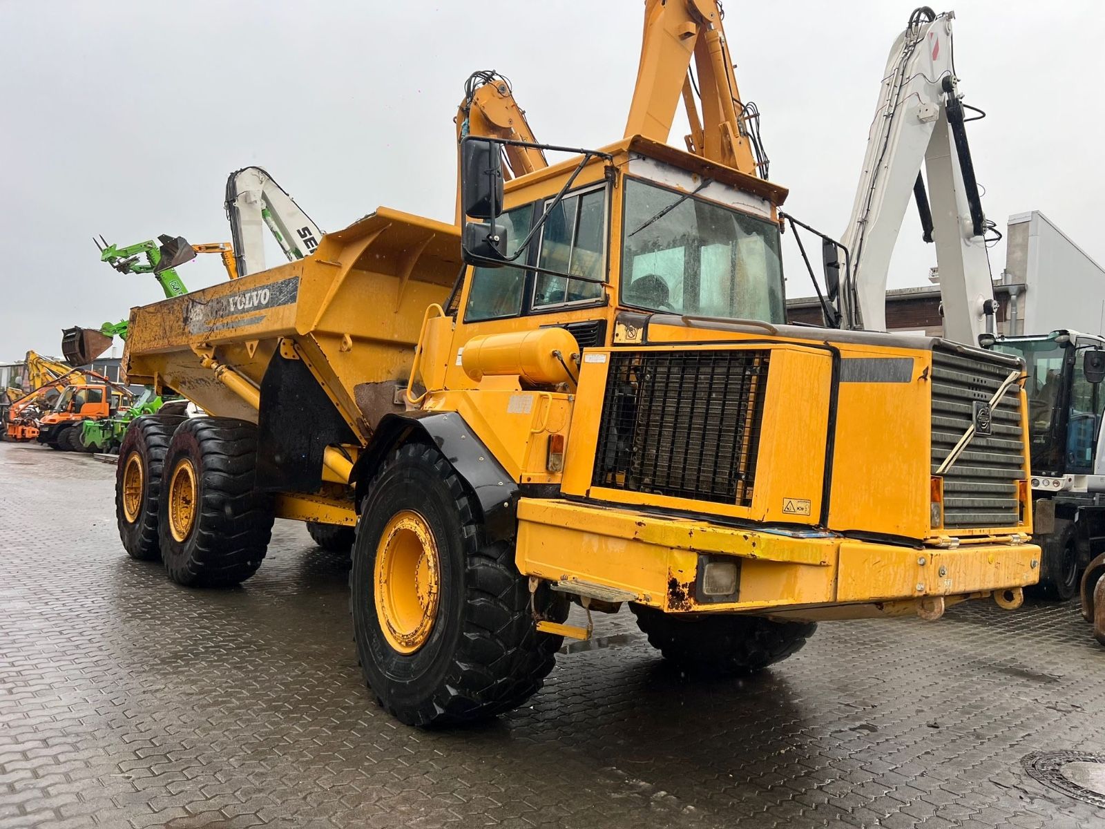 Fahrzeugabbildung Volvo A 25 C / Dumper /6x6 /