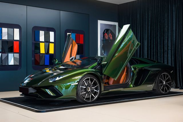 LAMBORGHINI Aventador