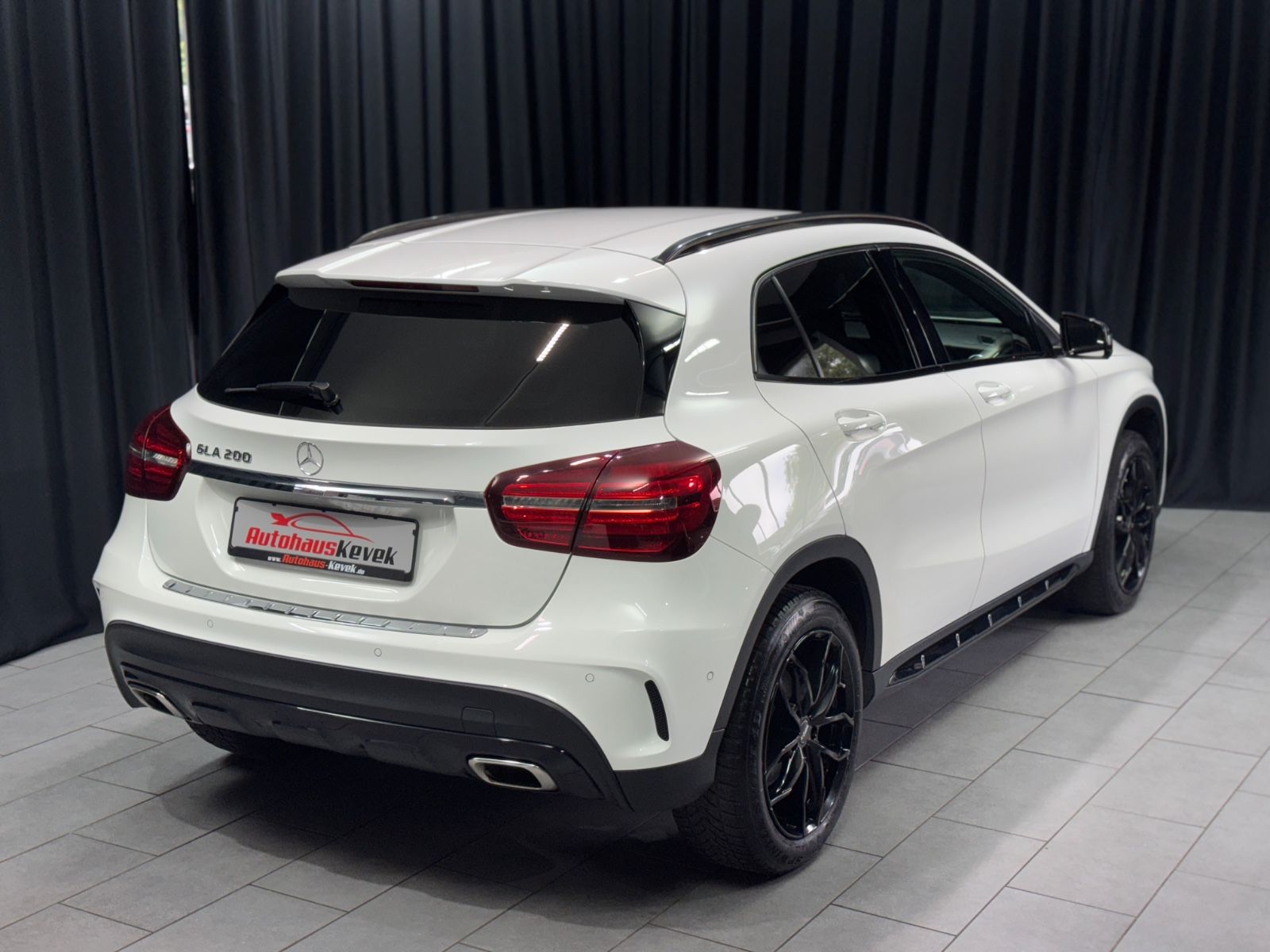 Fahrzeugabbildung Mercedes-Benz GLA 200|7G-AUTOMATIK|NAVI|LED|KAMERA|AHK|AMG-LIN