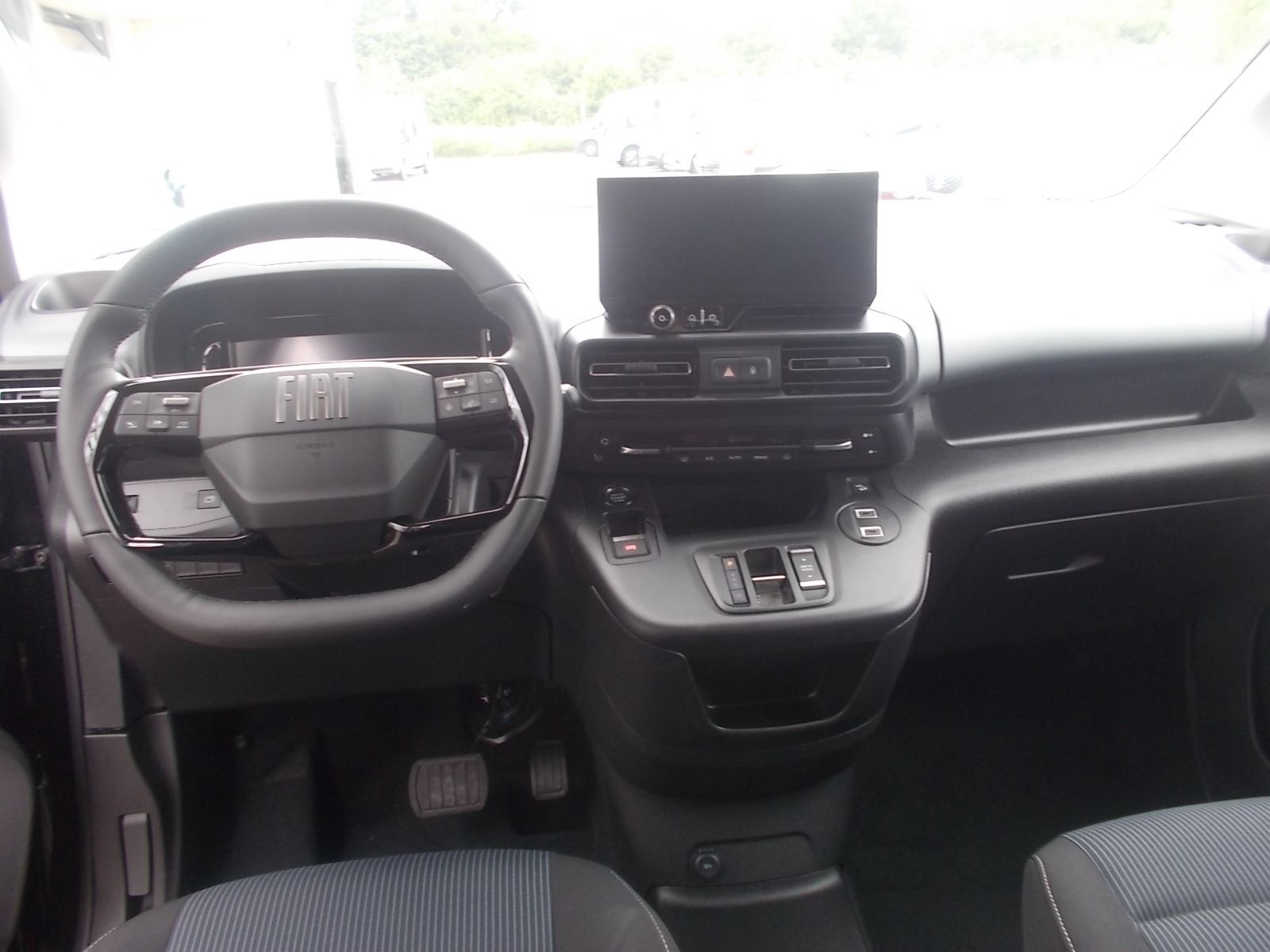 Fahrzeugabbildung Fiat Doblo Kombi 1.5 HDi 130 Automatik + 7 Sitzer