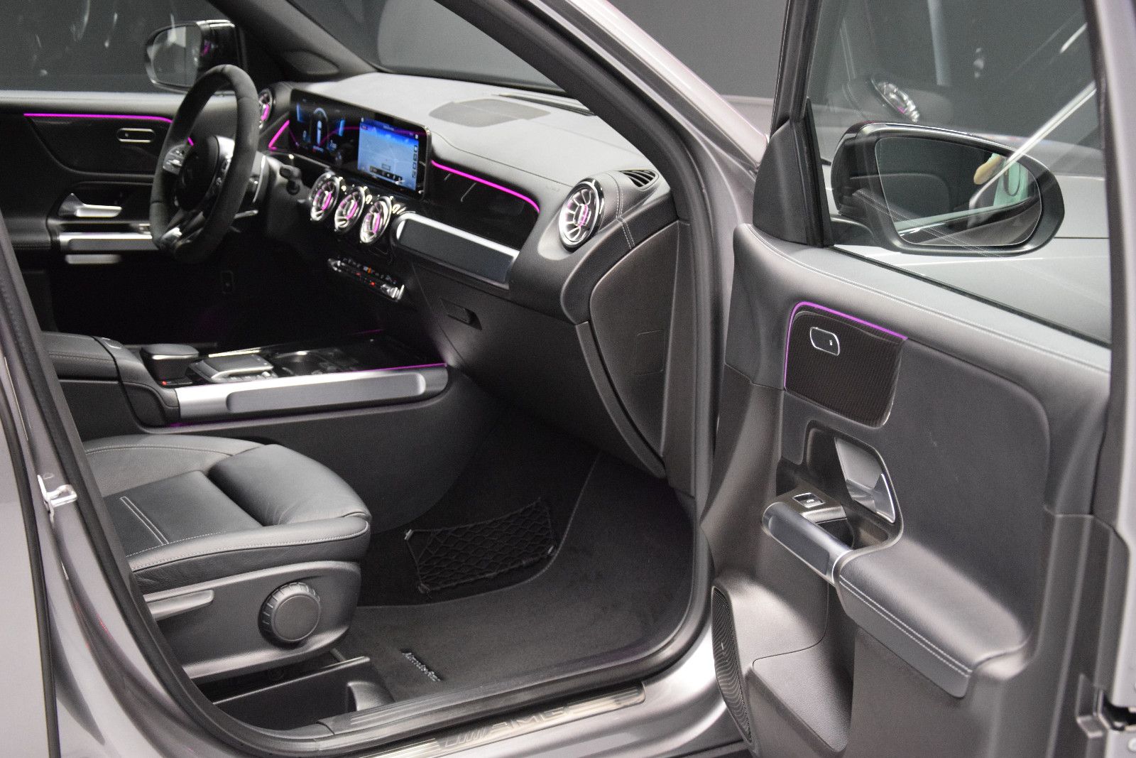 Fahrzeugabbildung Mercedes-Benz GLB 35 AMG 4Matic 360° MBUX Leder AHK Night Ambi
