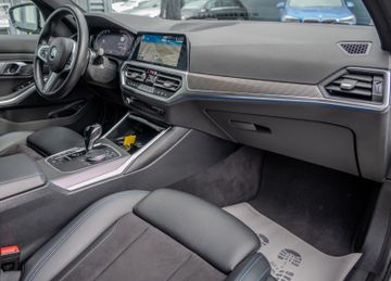 Fahrzeugabbildung BMW 318i Touring M-Sport SERVICE-GARANTIE|SPUR|ACC