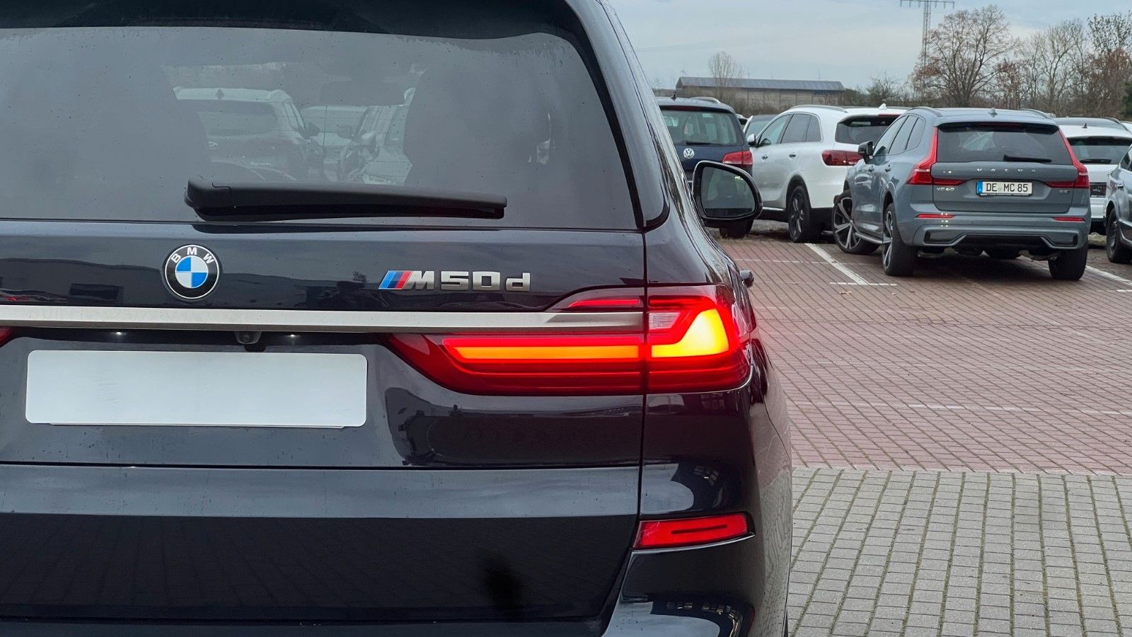 Fahrzeugabbildung BMW X7 M50 d *H/K*360°*PANO*AHK*M-Paket*HUD*Mietkauf