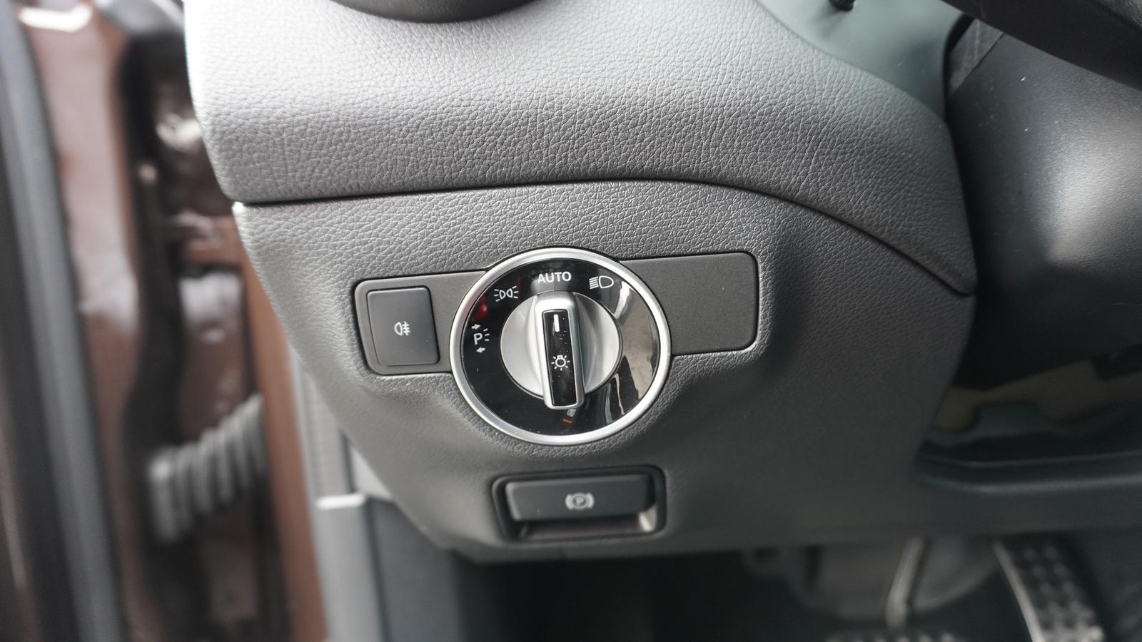 Mercedes-Benz GLA 180 Autom. AMG Line LED Navi AHK Alcantara