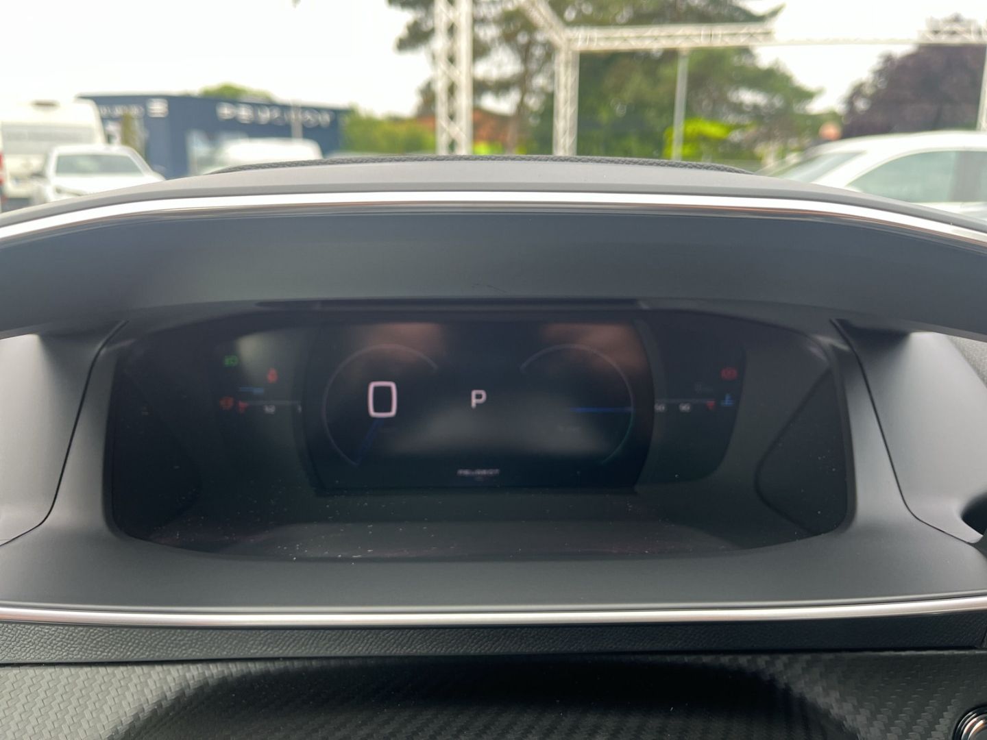 Fahrzeugabbildung Peugeot 2008 GT HYBRID 145 e-DSC6 El. Panodach Navi ACC