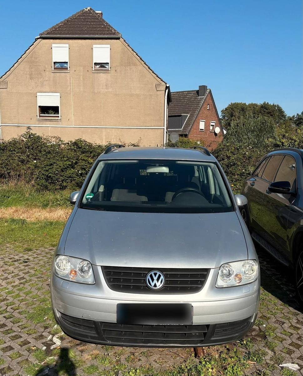 Volkswagen Touran 2005 — rear view
