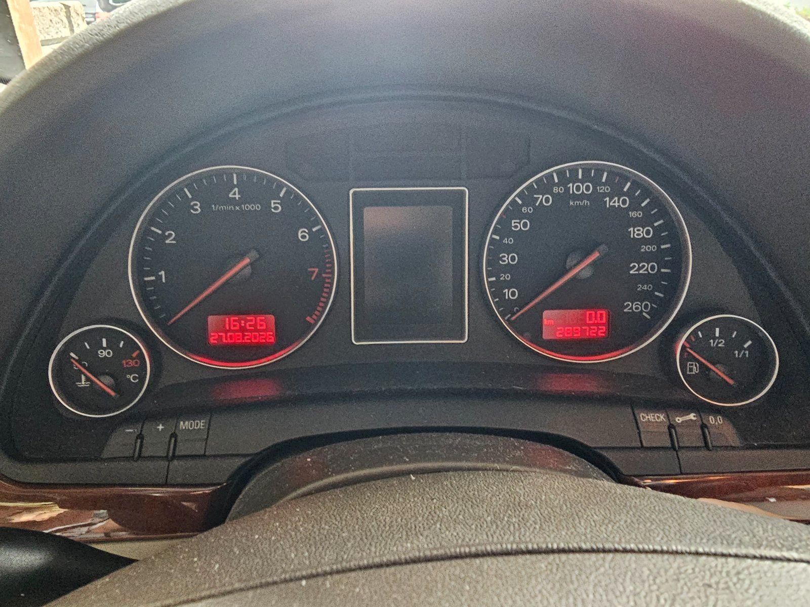 Audi A4 2004 — photo 7