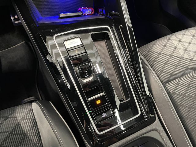 Golf VIII R-Line 1.5 eTSI DSG PANO NAVI