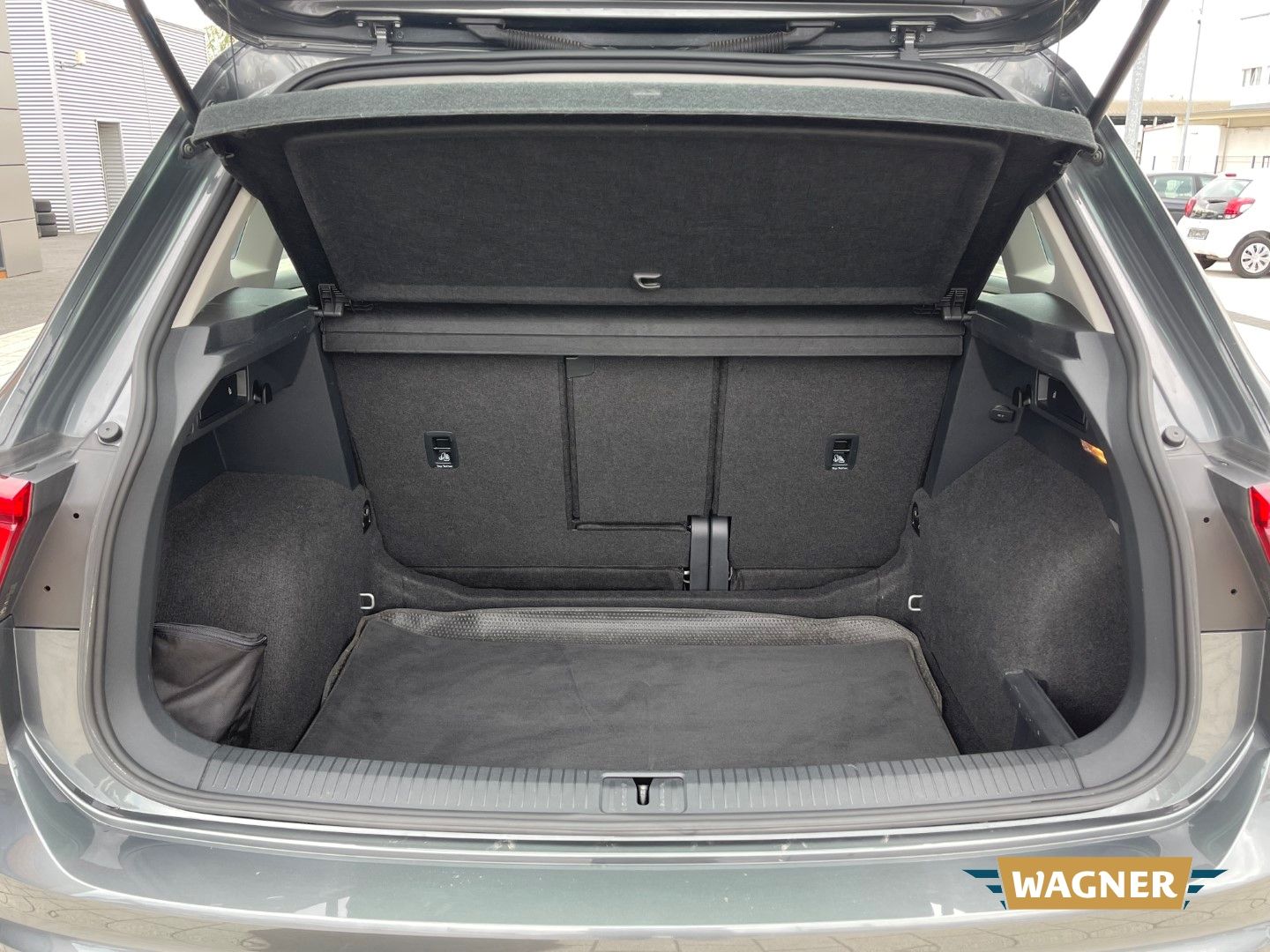 Fahrzeugabbildung Volkswagen Tiguan Comfortline  Automatik 4Motion