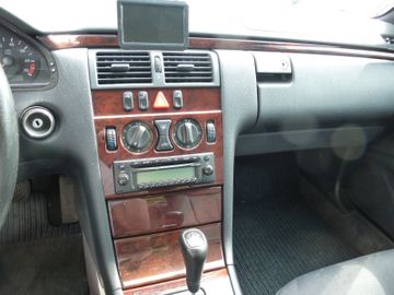 Mercedes E 230 - 11