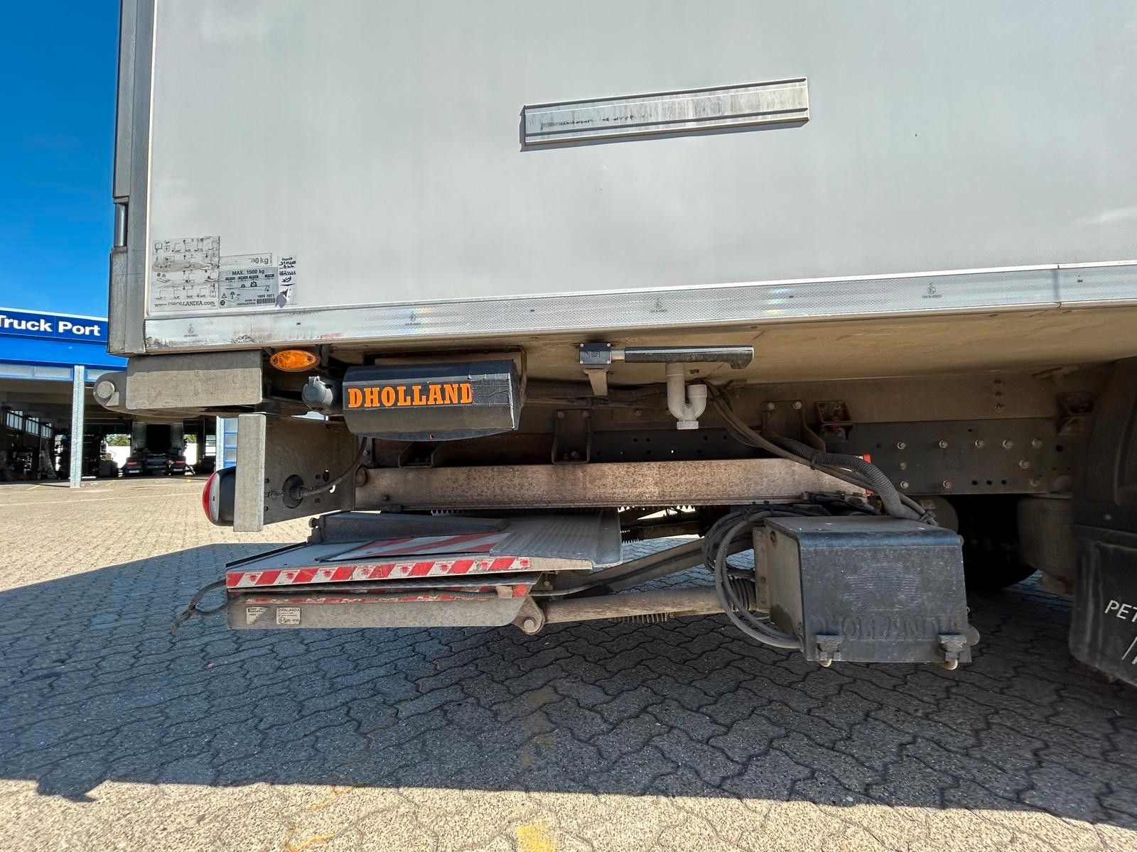 Fahrzeugabbildung Iveco 120E21 Kühlkoffer, Carrier, Dhollandia