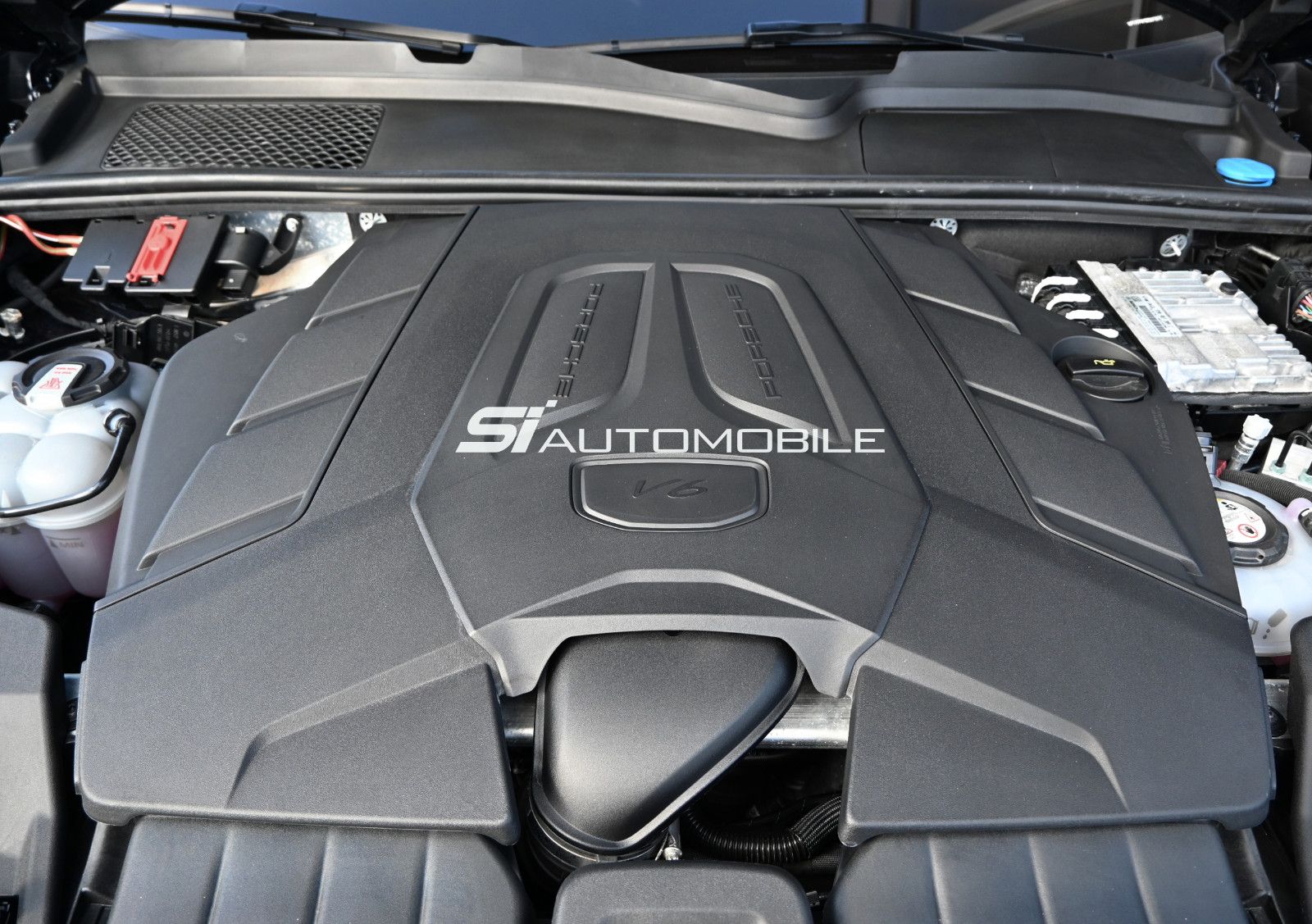 Fahrzeugabbildung Porsche Cayenne E-Hybrid SPORT DESIGN °UVP 156.695€°PDCC