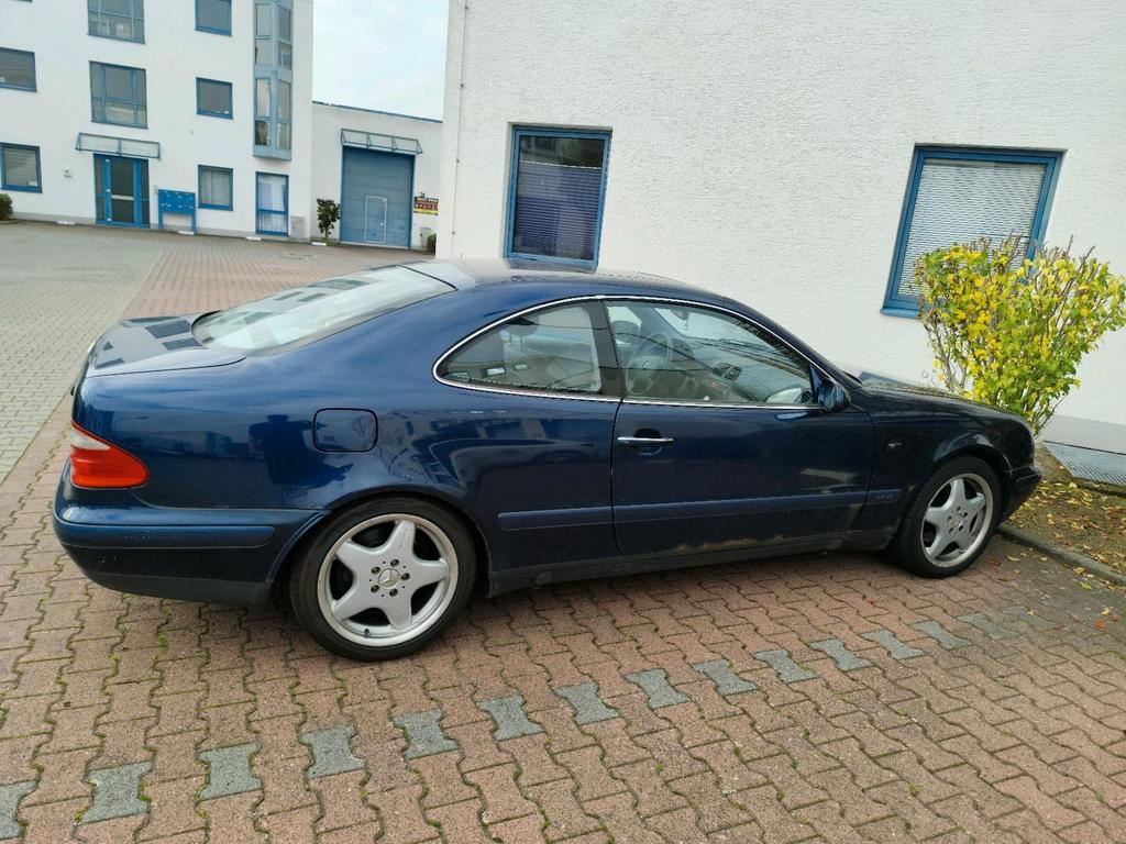 Mercedes-Benz CLK 320