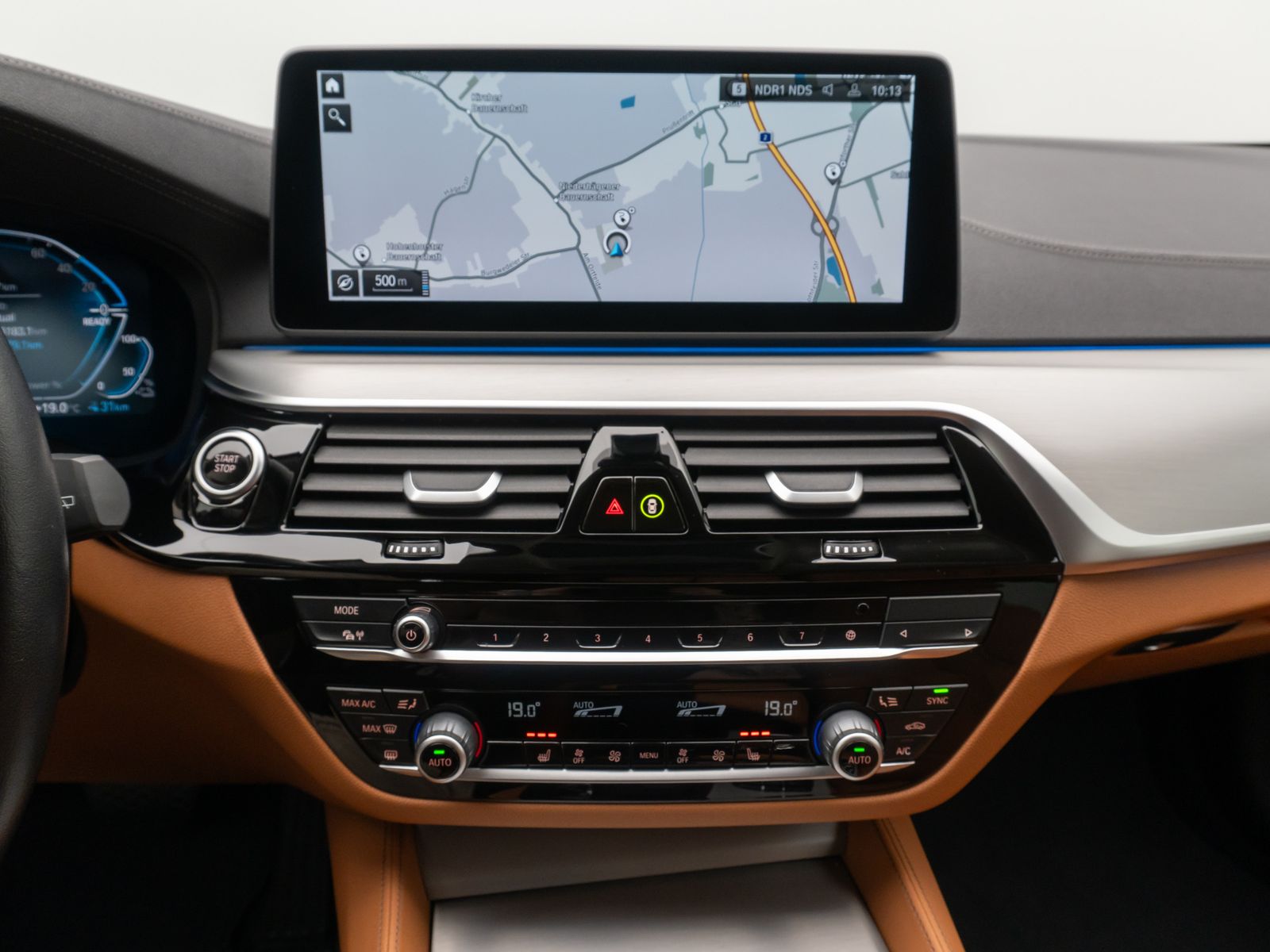 Fahrzeugabbildung BMW 530e xD Luxury Line DAB Alarm Kamera AHK 18Zoll