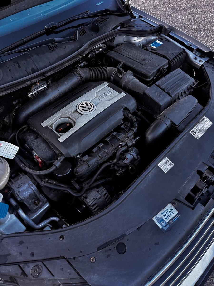 Volkswagen Passat 2011 — photo 11