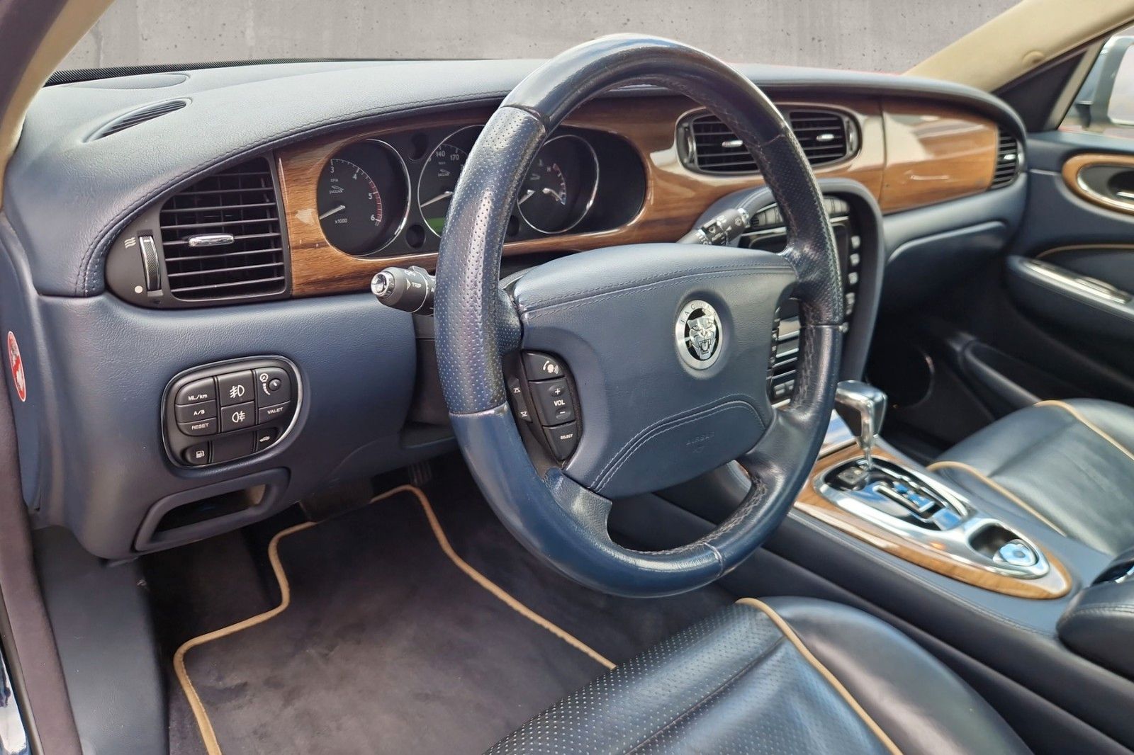 Fahrzeugabbildung Jaguar XJ 2.7 D Portfolio *1/400*dt. Auto*TOP*