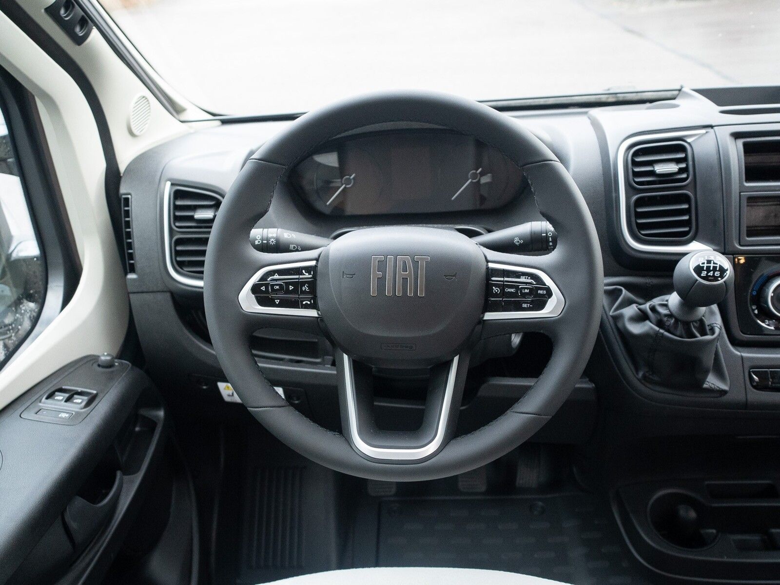 Fahrzeugabbildung Sunlight Adventure Cliff 540 Rahmenfenster, Dieselheizung