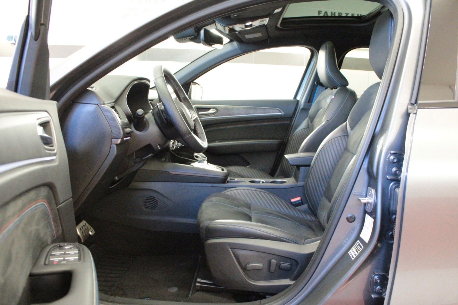 Fahrzeugabbildung Renault Arkana Mild Hybrid 160 EDC Esprit Alpine*15098*