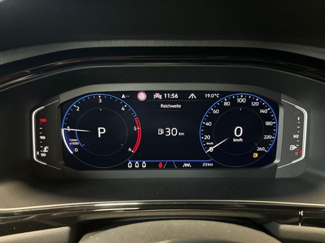 Fahrzeugabbildung Volkswagen T-Roc 2,0 TDI DSG BLACK STYLE AHK NAVI KAMERA TR