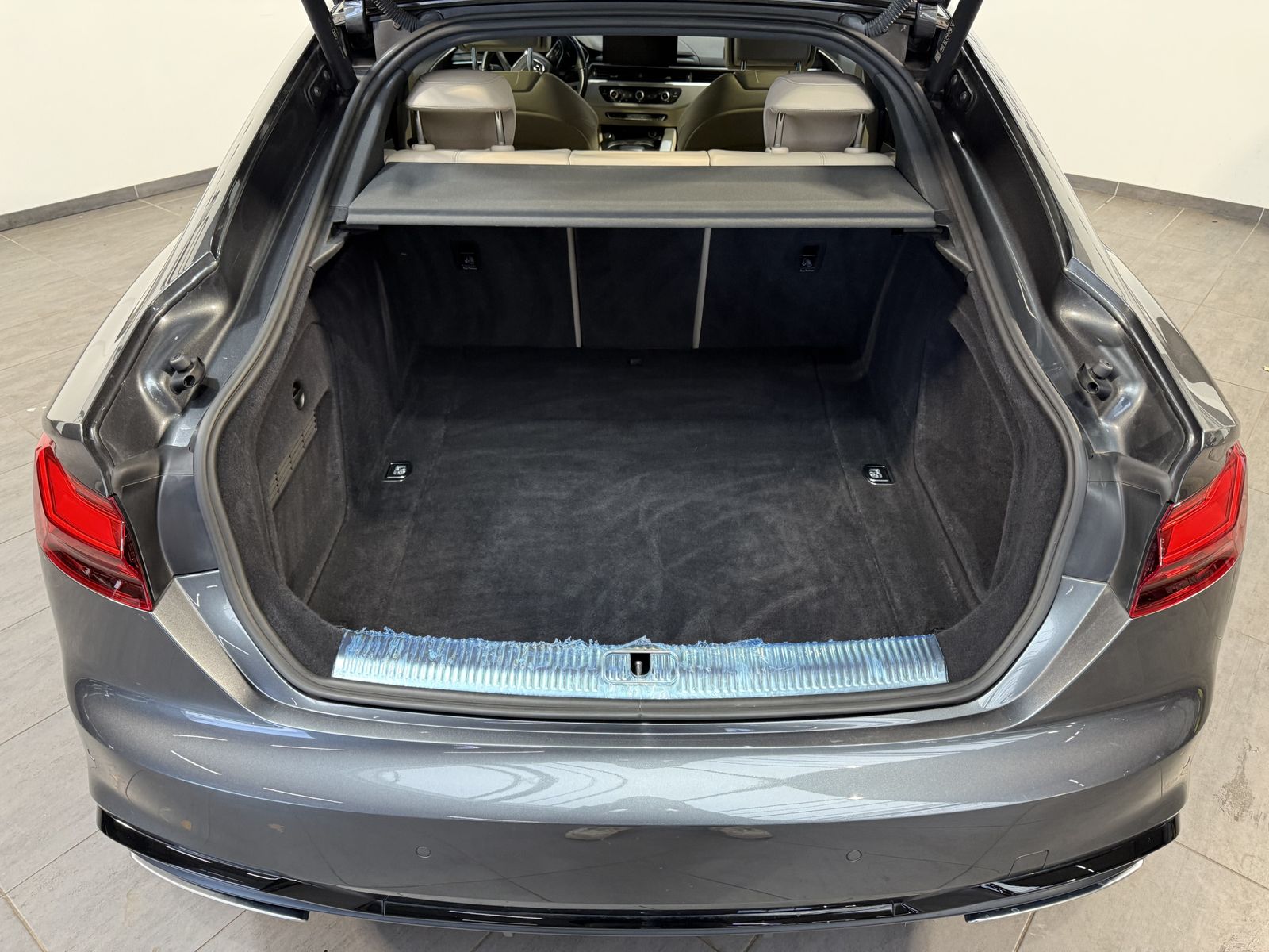 Fahrzeugabbildung Audi A5 SpB 35 TDI S-Line Black NAV+LED+360°+VC+HUD