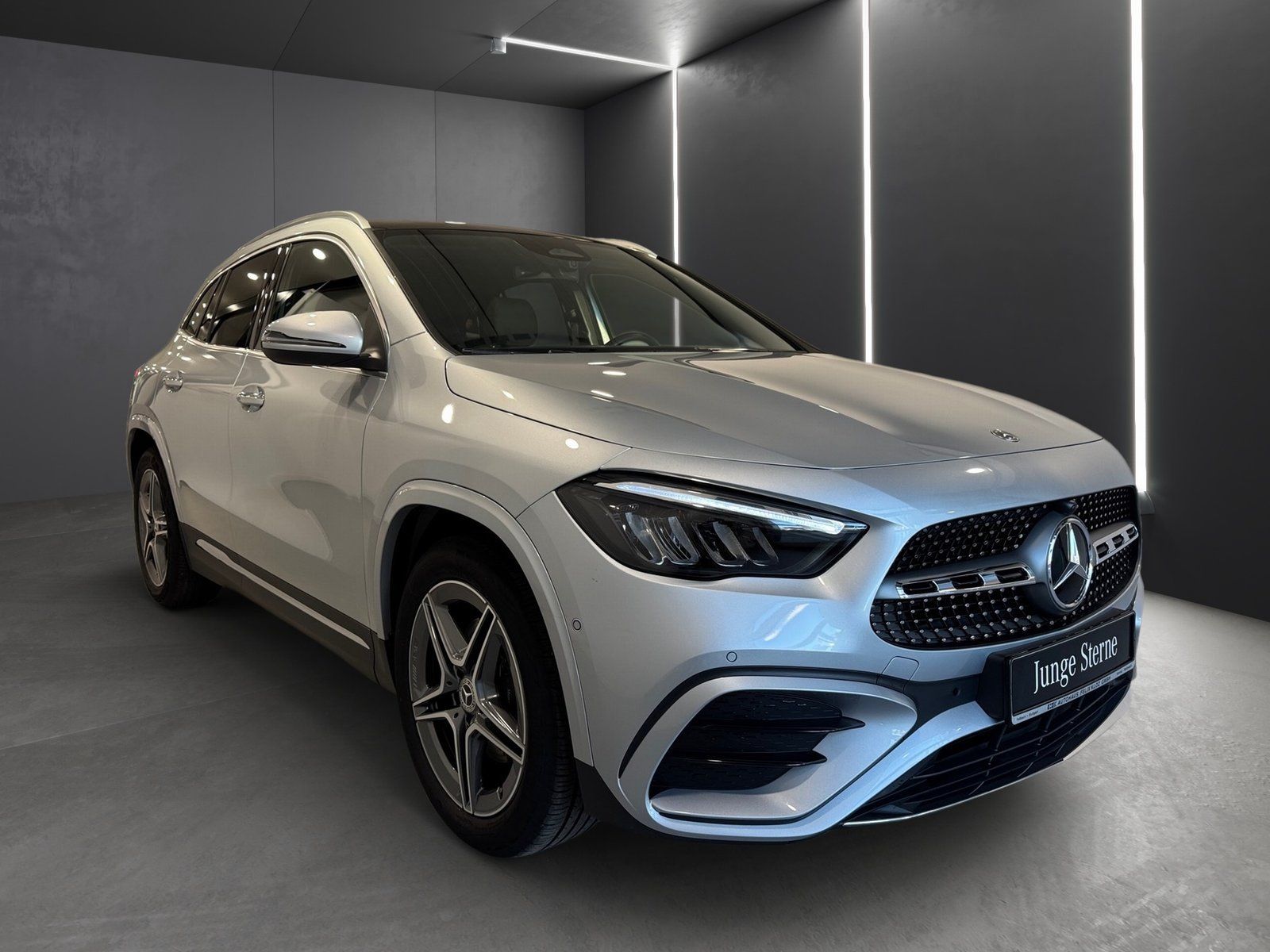 Fahrzeugabbildung Mercedes-Benz GLA 200 AMG *Panorama*Standheizung*LED*Kamera*