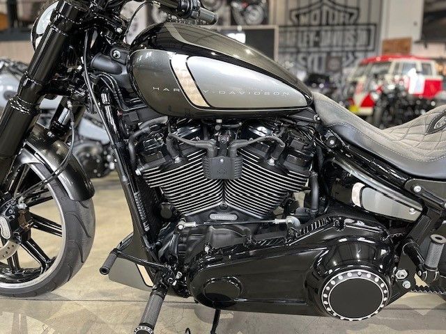 Fahrzeugabbildung Harley-Davidson FXBR Breakout Umbau Jekill Airride 260er Custom
