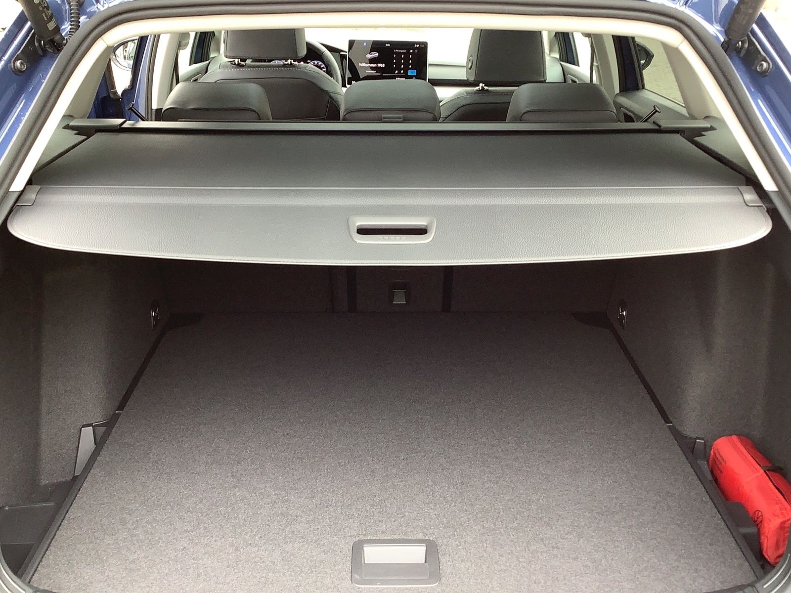 Fahrzeugabbildung Volkswagen Golf VIII Variant TSI Style AHK HuD PANO ACC 360