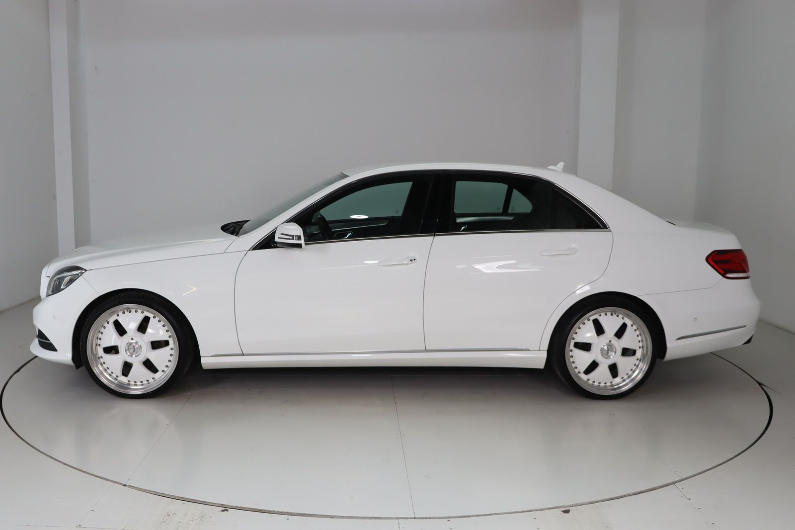 Fahrzeugabbildung Mercedes-Benz E 200 BlueTEC * LED * Navi * HU 03.2028 Avantgar