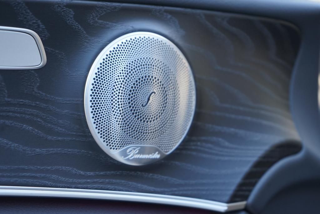 Fahrzeugabbildung Mercedes-Benz E 300 de T-Modell AMGLine + Avantgarde *PanoDach