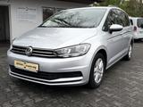 Volkswagen Touran 7 Sitze / Automatik / AHK / 1. Hd / Navi - VW Touran Gebrauchtwagen in Düsseldorf