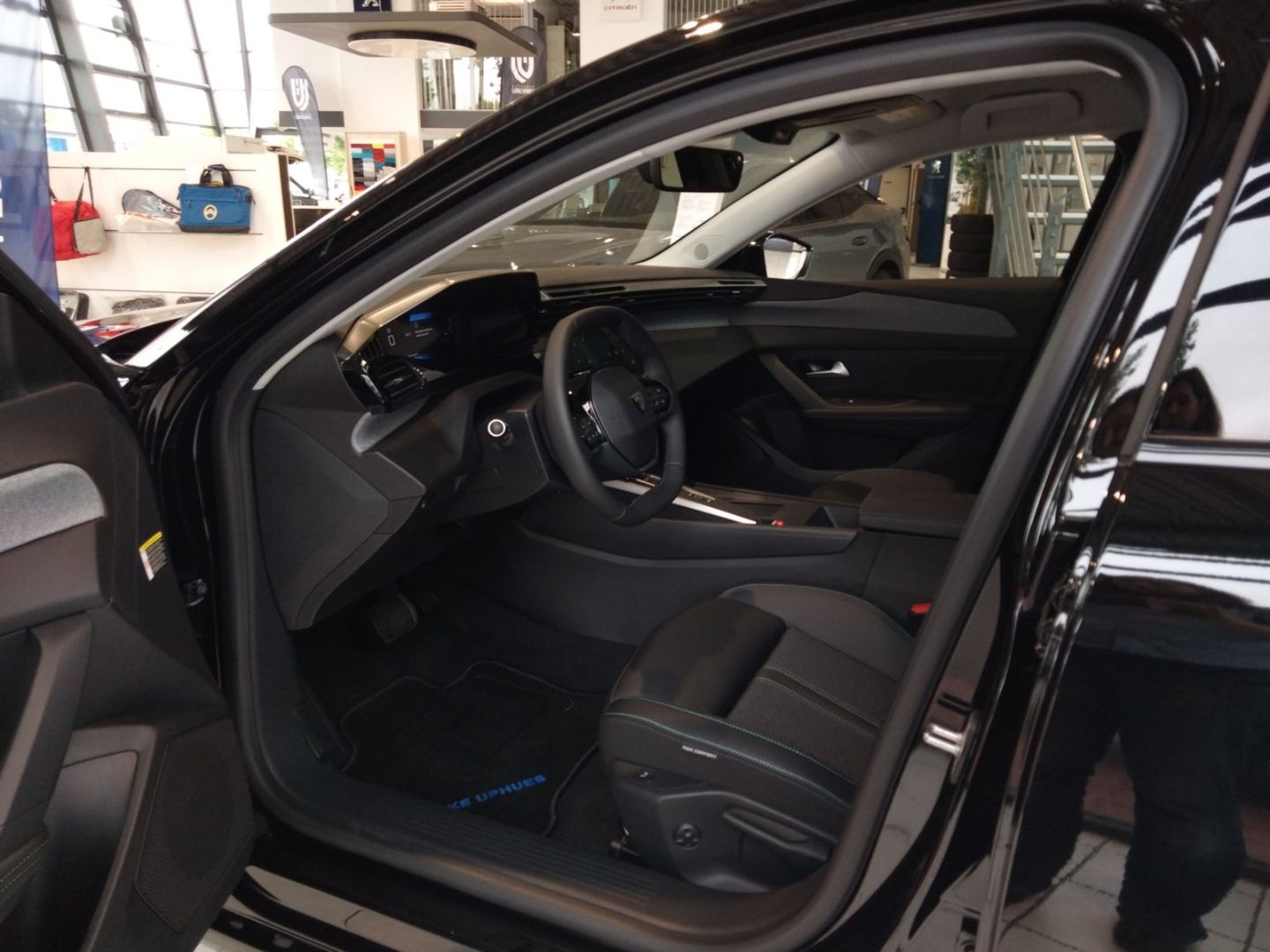 Fahrzeugabbildung Peugeot 308 ALLURE HYBRID 145 e-DSC6