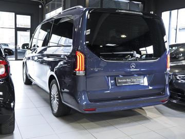 Mercedes V 220 - 6