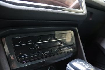 Volkswagen Tiguan - 12