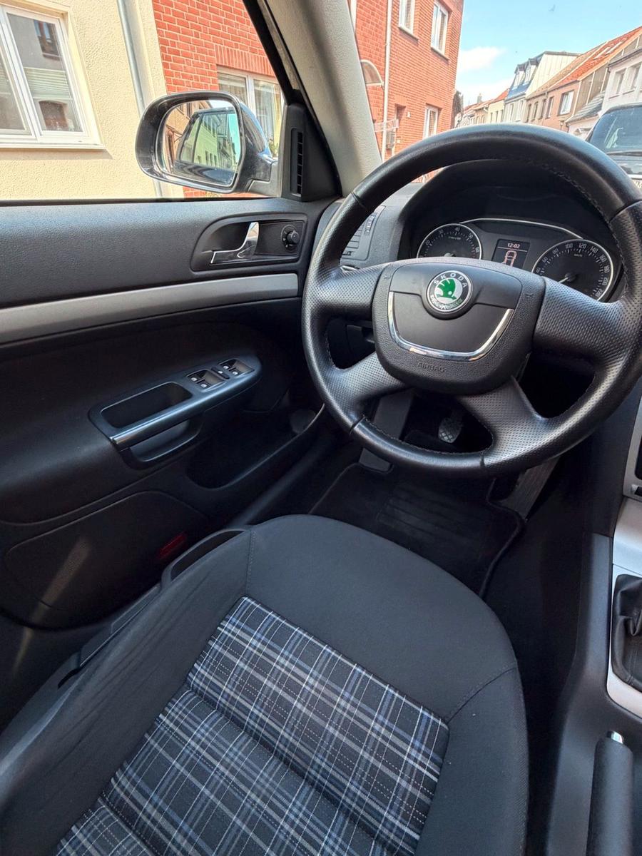 Skoda Octavia 2012 — photo 8