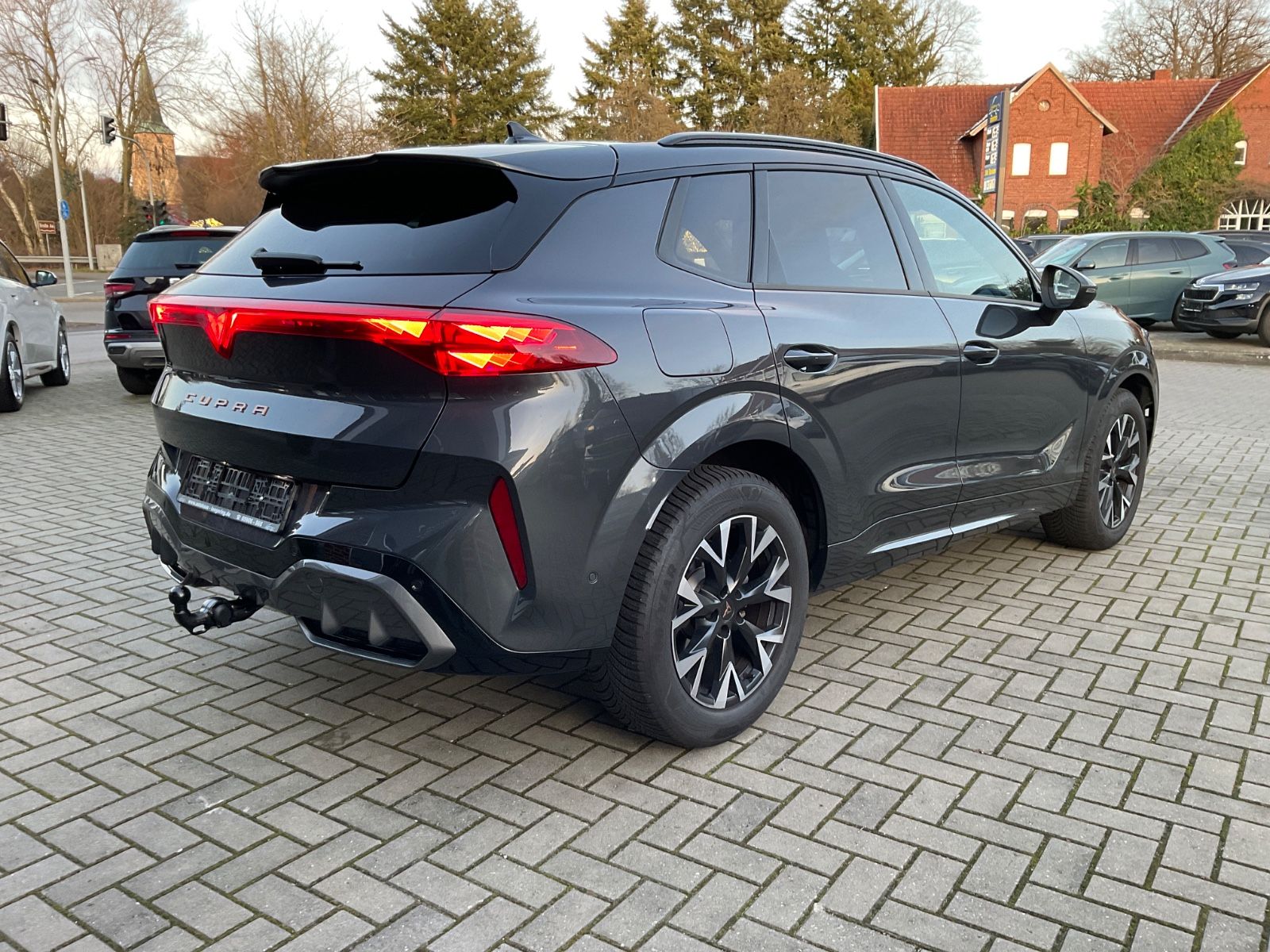 Fahrzeugabbildung CUPRA Terramar 1.5 eTSI/DSG AHK schwenk,Navi,360Kamera