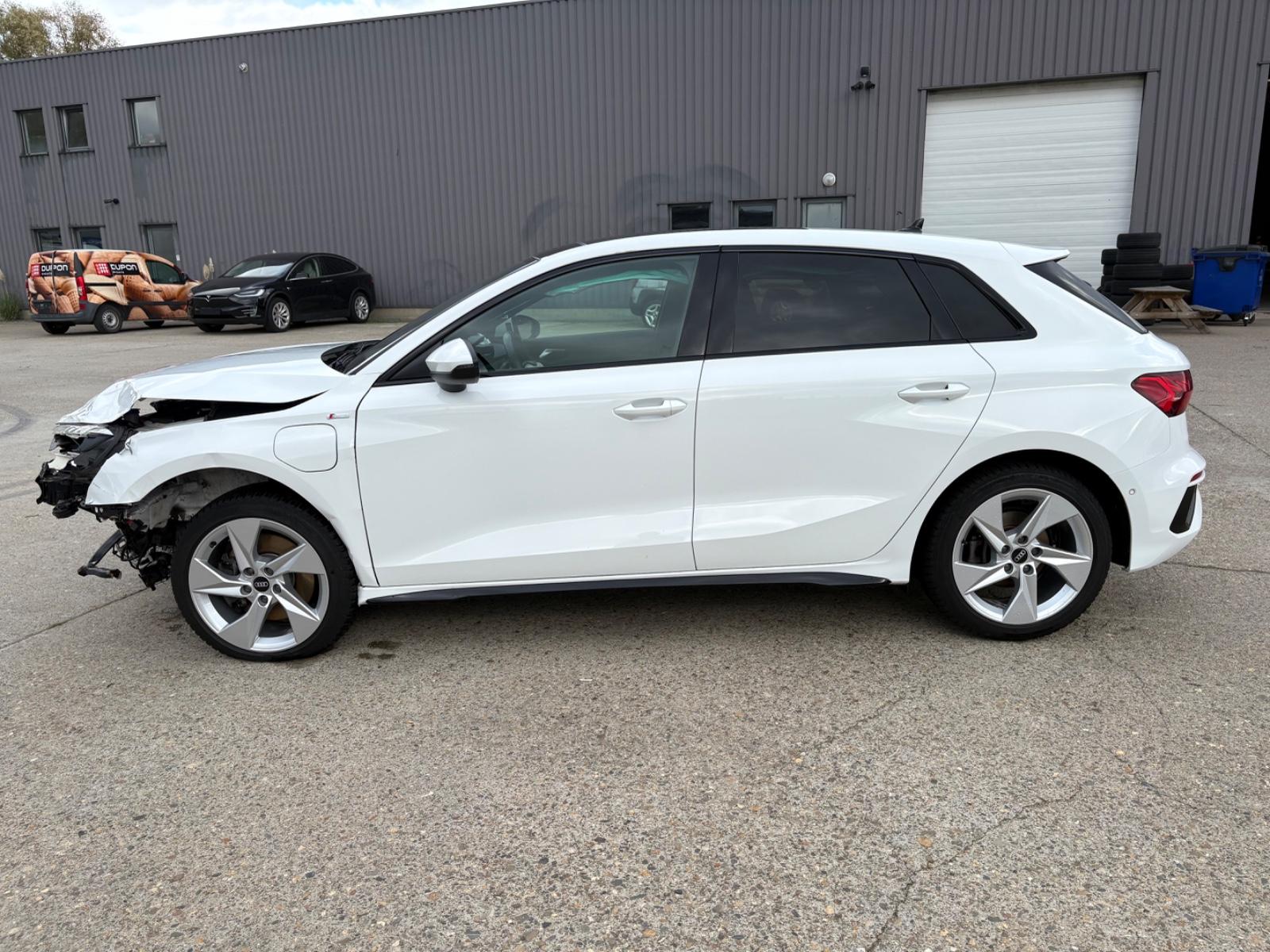 Audi A3 1.4 TFSIe S-LINE / PANO / KAMERA / PLUG-IN-H