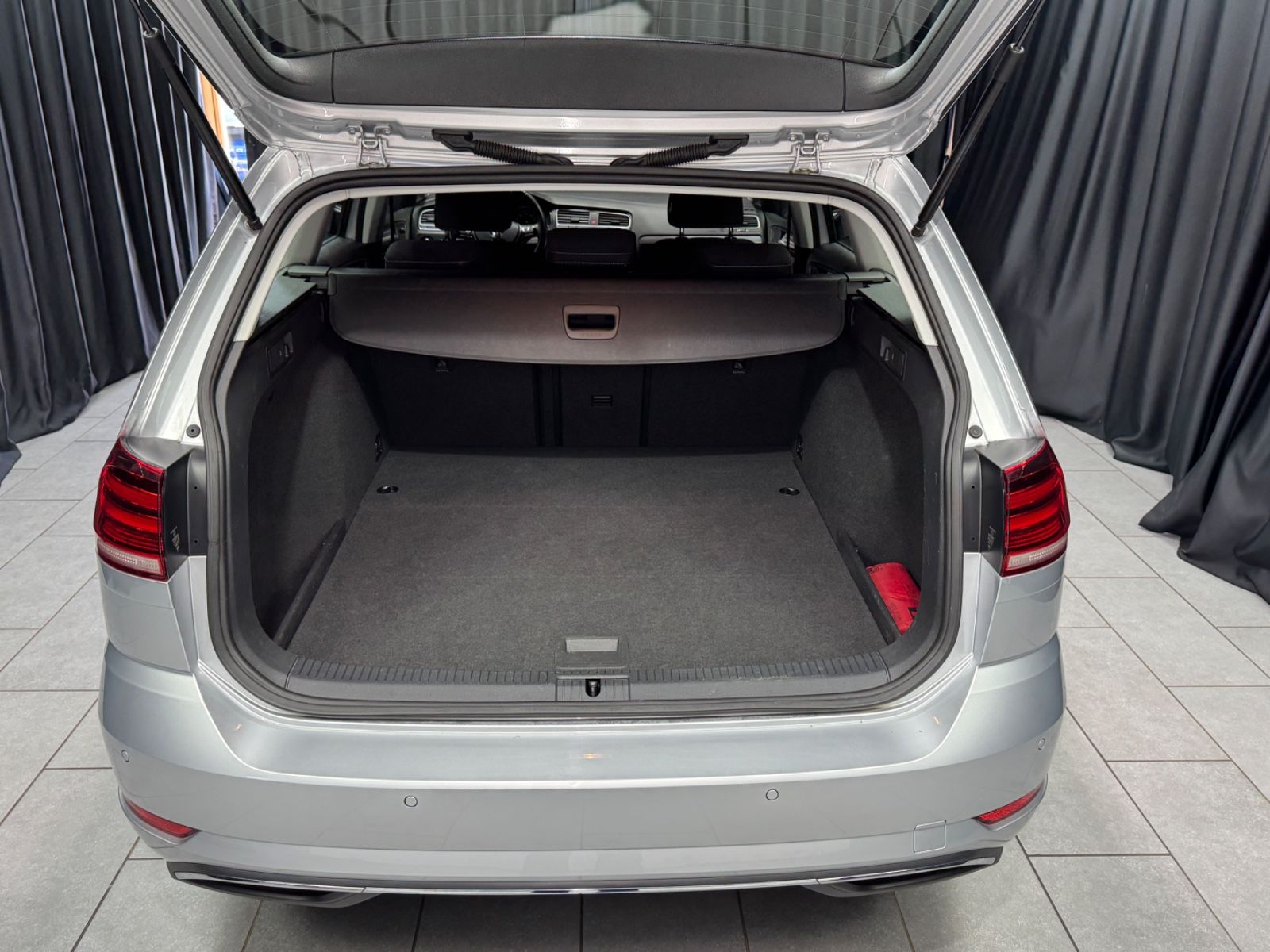 Fahrzeugabbildung Volkswagen Golf VII Variant Comfortline|NAVI|ACC|MASSAGE|