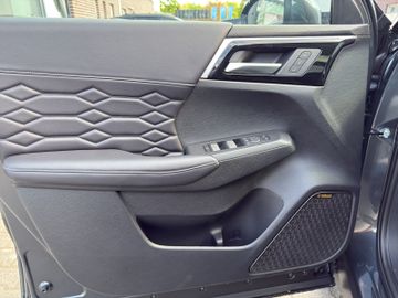 Mitsubishi Outlander Plug-In Hybrid TOP 2.4 AHK+360+HUD+AWR