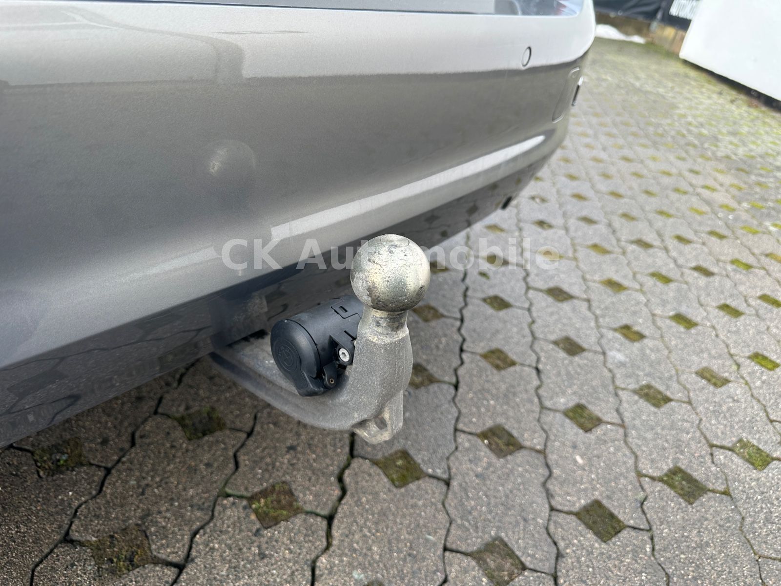 Fahrzeugabbildung BMW 330e Touring Luxury-Line/Leder/Head-Up/Pano/LED