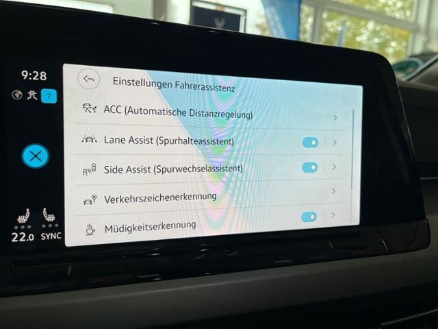 Fahrzeugabbildung Volkswagen Golf Variant 2.0 TDI DSG LIFE GJR ACC NAVI AHK