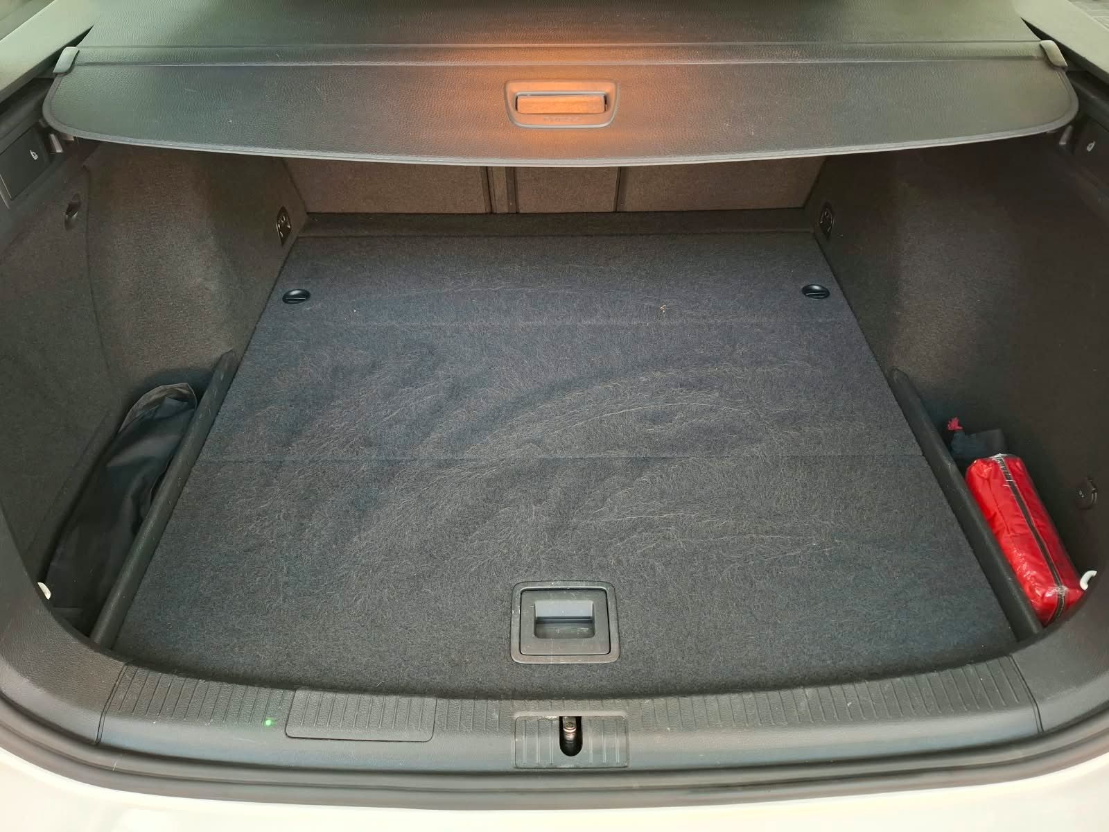 Fahrzeugabbildung Volkswagen Golf VII Var. Comf. 1,5 TSI + AHK+ACC+Navigation