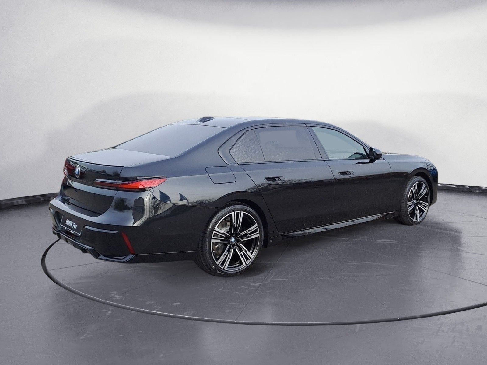 BMW 740d xDrive Executive Connoisseur M-Sport imagem 3
