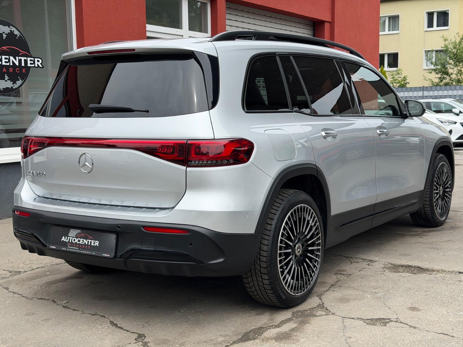 Mercedes-Benz EQB 250 AMG-LINE/PANORAMA/LED/R-KAMERA/NIGHT-PAK