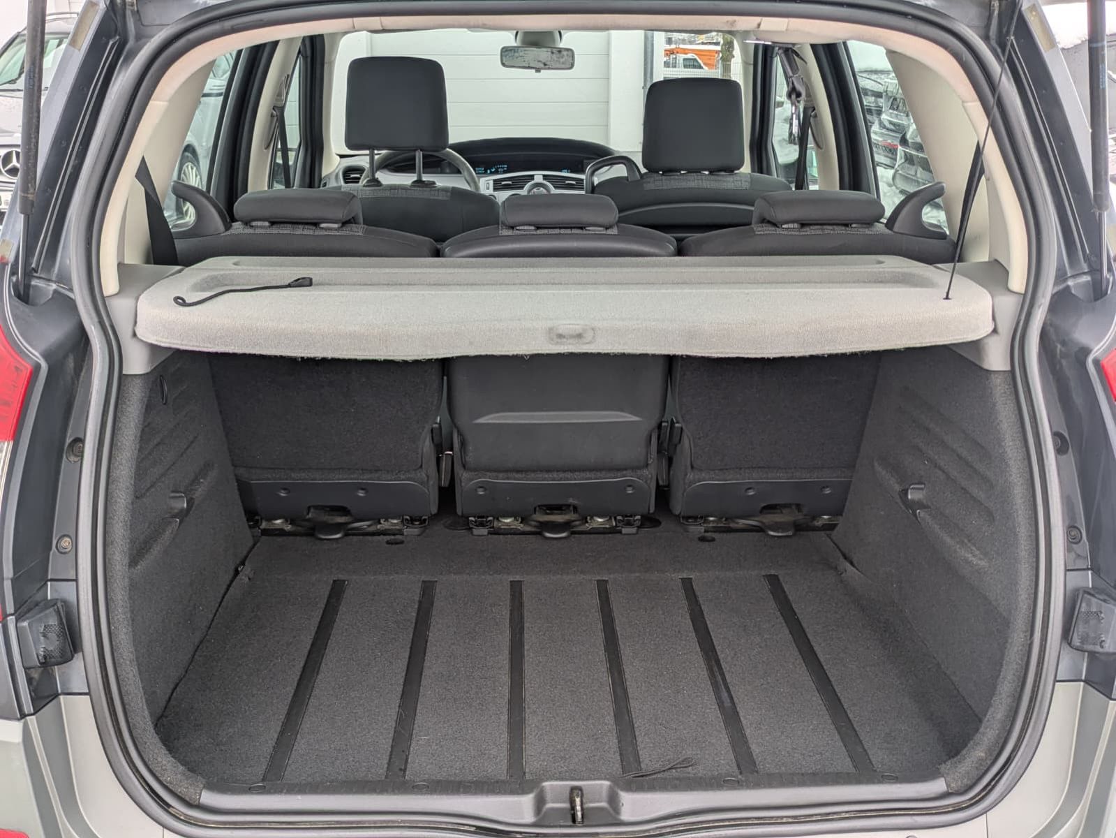 Fahrzeugabbildung Renault Grand Scenic 1.6 KLIMA*ISO*ZAHNRIEMEN NEU*2HAND