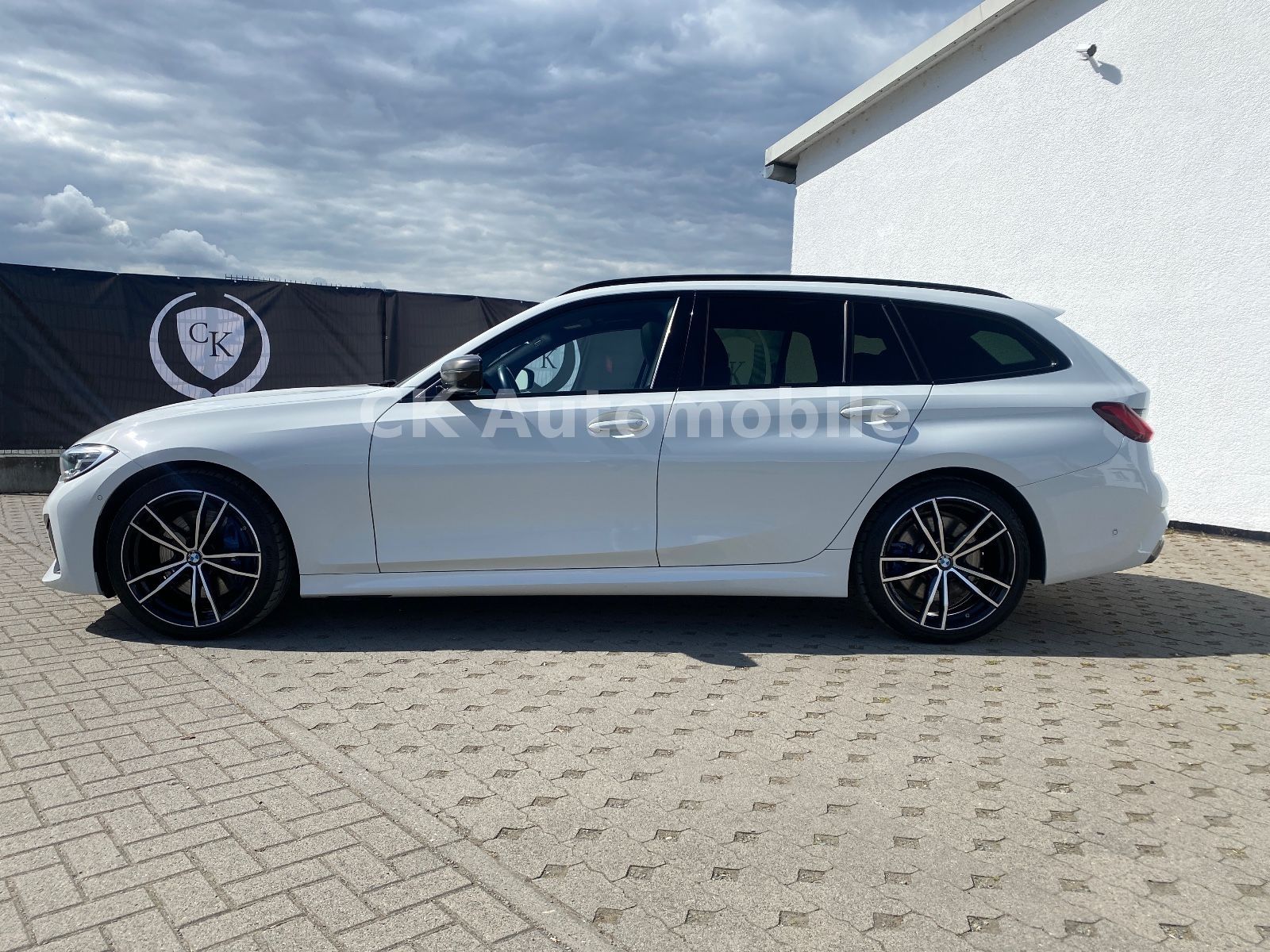 Fahrzeugabbildung BMW M340i Touring xDrive/Navi/HeadUP/Pano/360°