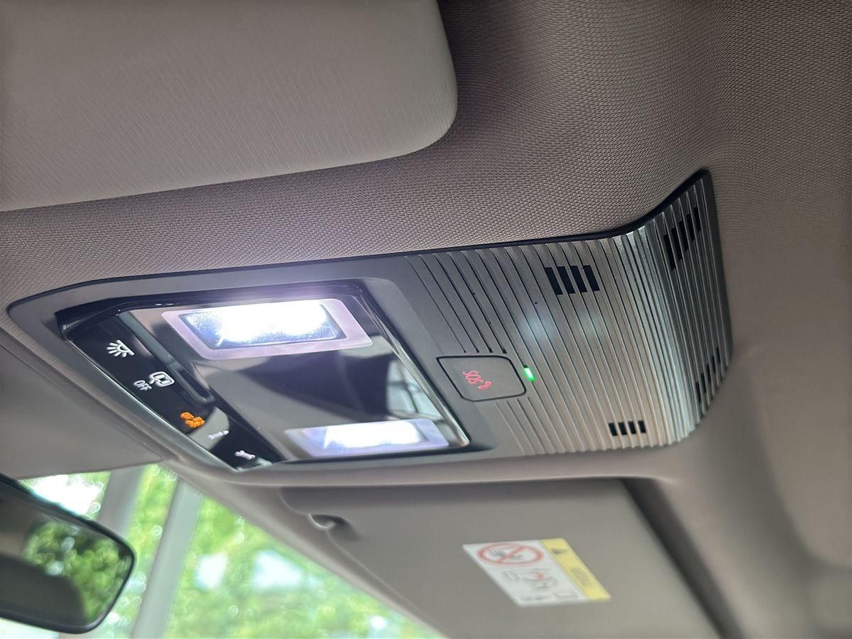 T7 Multivan 2.0 TDI DSG RFK NAVI SZHG 6-SITZER