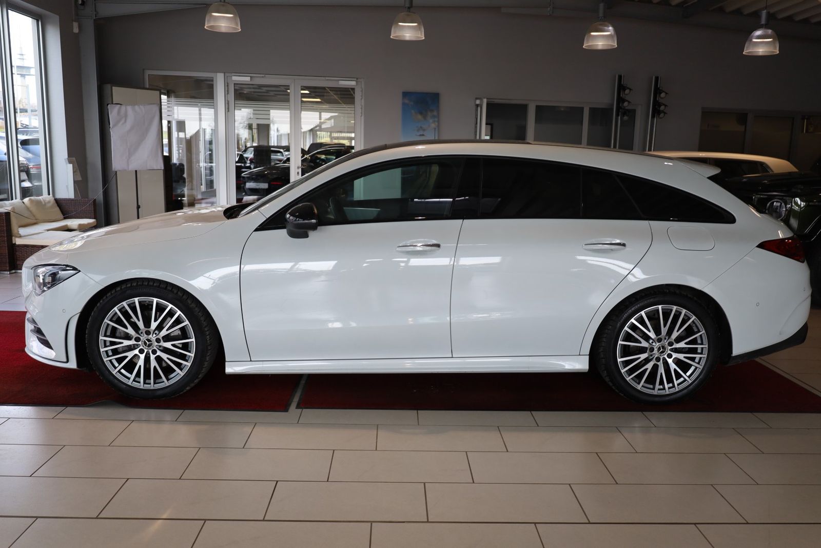 Mercedes-Benz CLA 220 d Shooting Brake AMG Line PANO/HUD imagem 2